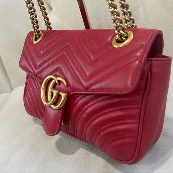 KEEPING- Gucci Red Chevron Quilted Shoulder Bag - Picture 5 of 10